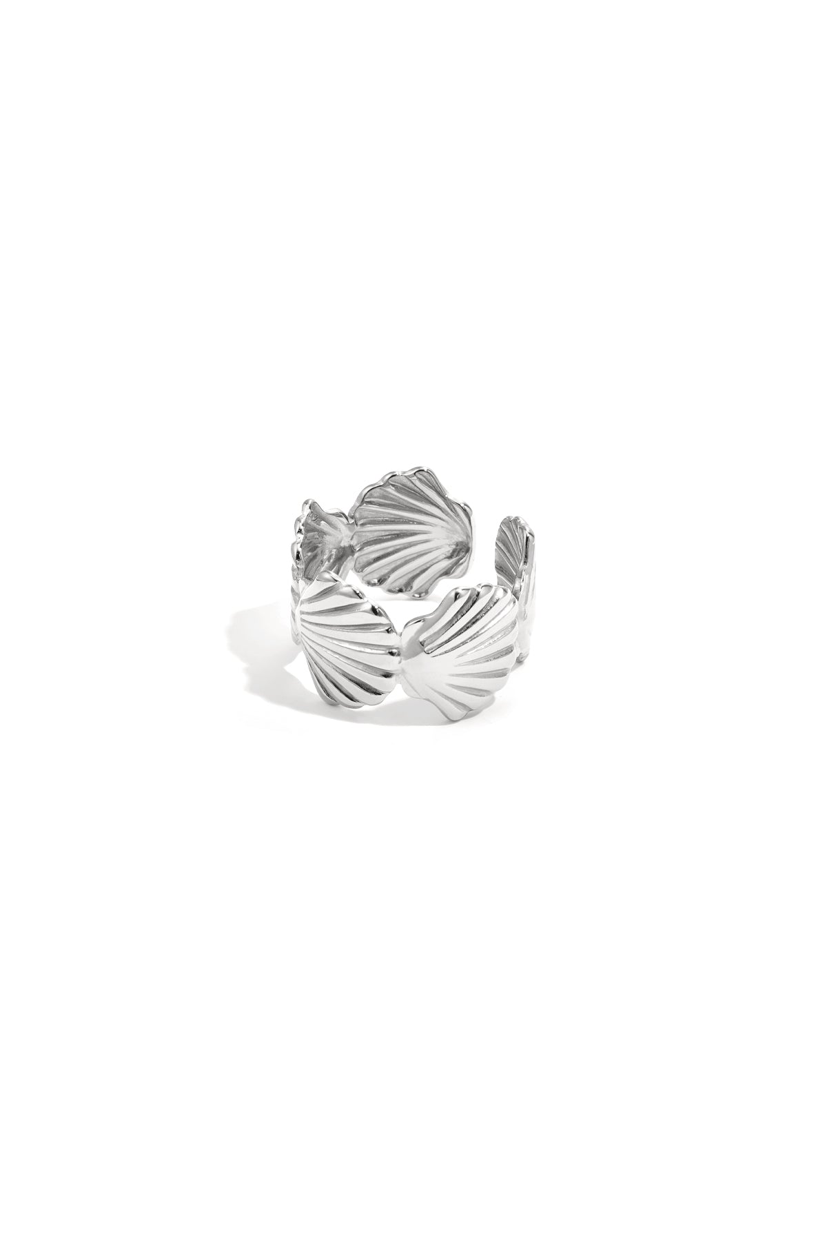 Bague épaisse ornée de coquillages