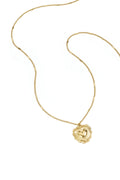 Collier à détails plats et grand pendentif